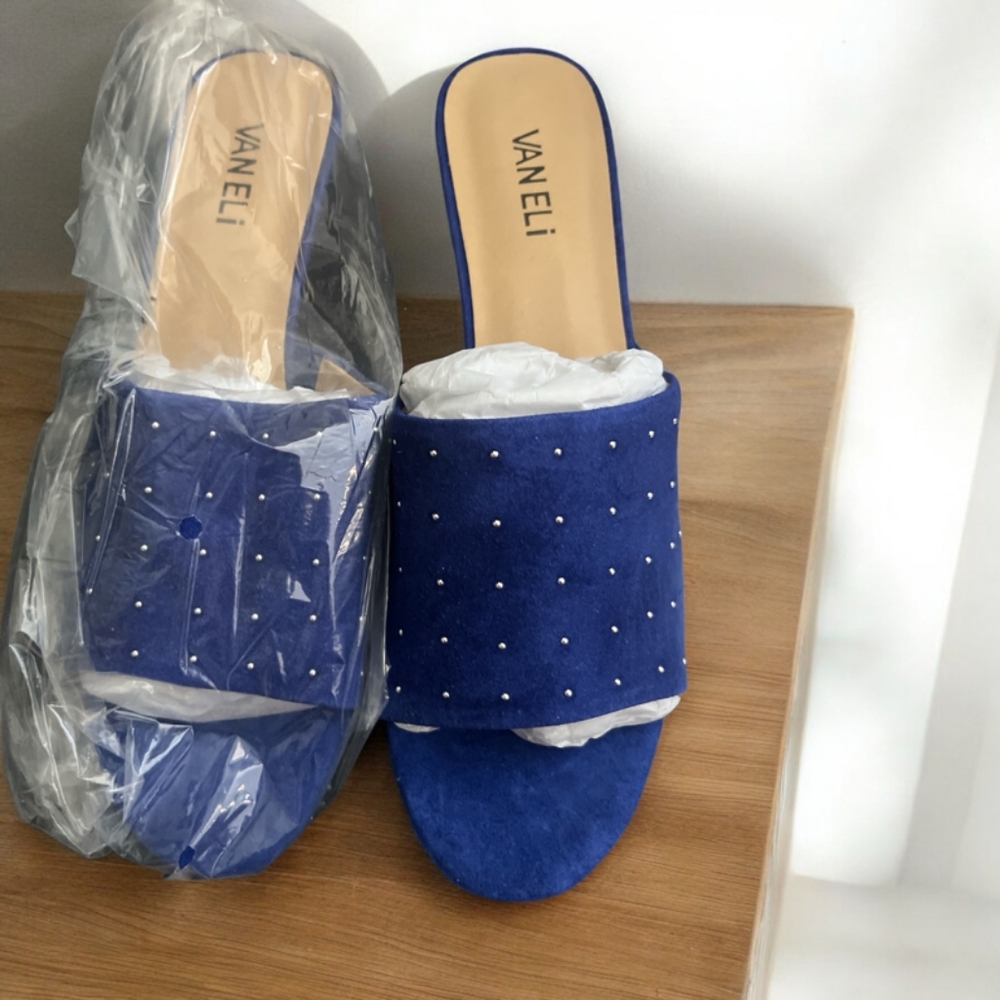 ๐ฅณ $60 NWOB Vaneli Blue Suede Wedge Sandals Size 9 - Picture 1 of 4